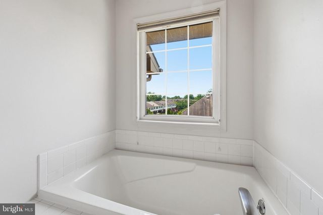1257 LINDSAY LN, Hagerstown, MD 21742