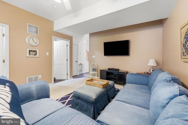 1257 LINDSAY LN, Hagerstown, MD 21742