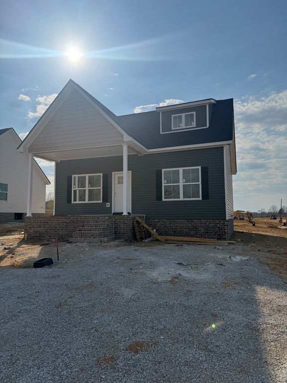 905 Wilkie St N, Mc Ewen, TN 37101