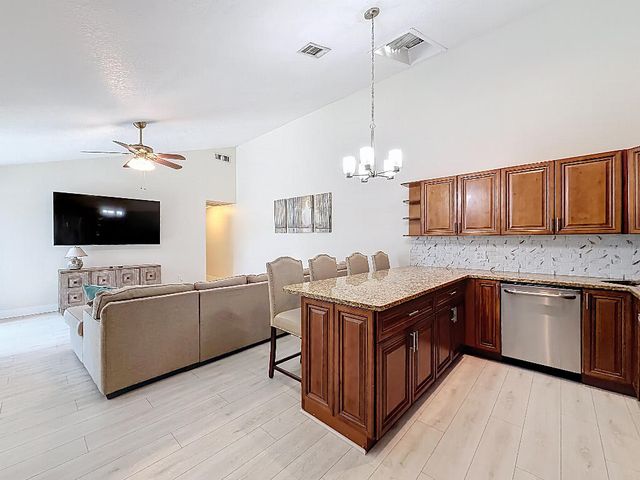 5713 Golden Eagle Circle, Palm Beach Gardens, FL 33418