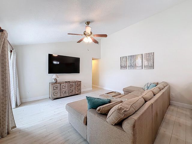 5713 Golden Eagle Circle, Palm Beach Gardens, FL 33418