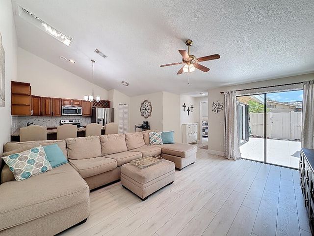 5713 Golden Eagle Circle, Palm Beach Gardens, FL 33418