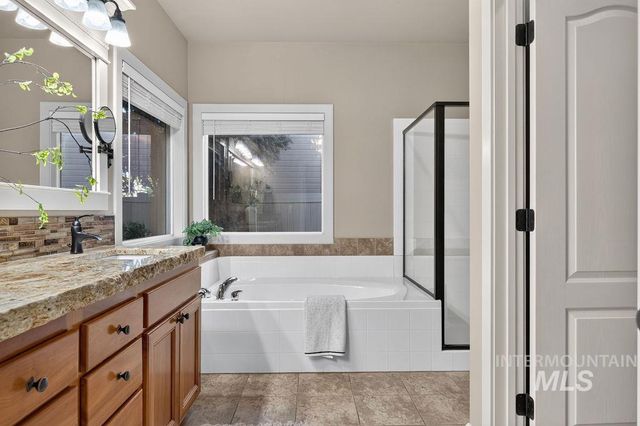 2955 E Shadowview St, Eagle, ID 83616