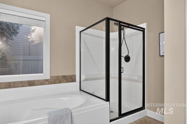 2955 E Shadowview St, Eagle, ID 83616