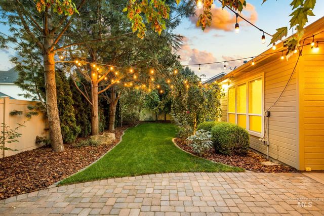 2955 E Shadowview St, Eagle, ID 83616