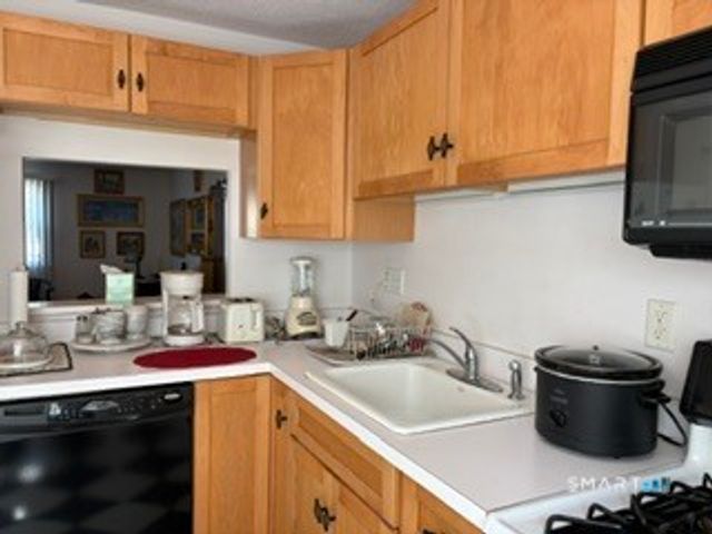21 East Gate Lane 21, Hamden, CT 06514