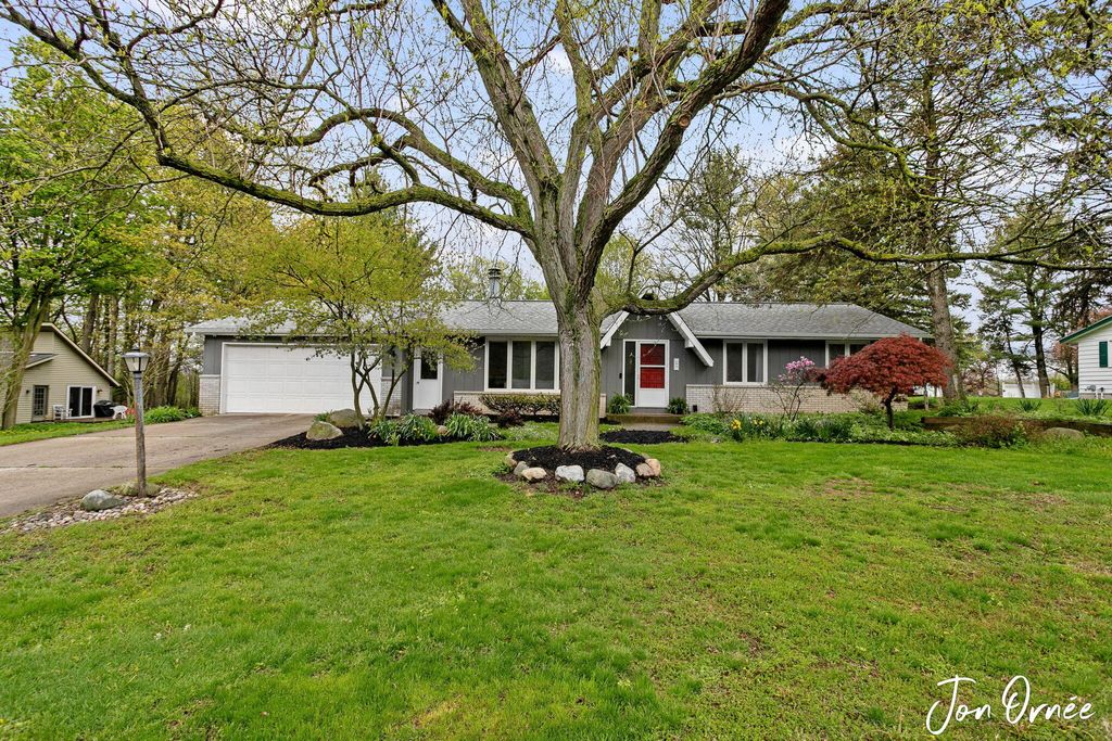697 Morningside Drive, Holland City, MI 49423
