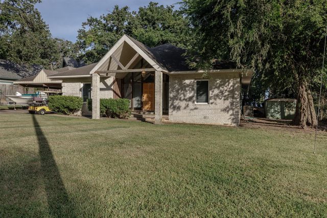 1457 Riverside Drive, West Tawakoni, TX 75474