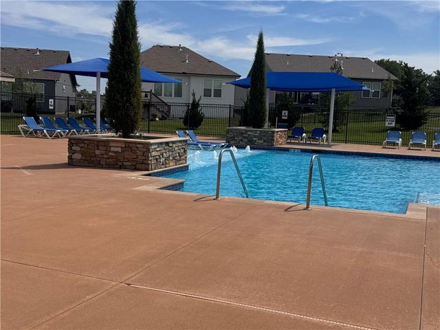 18610 Weaver Street, Spring Hill, KS 66083