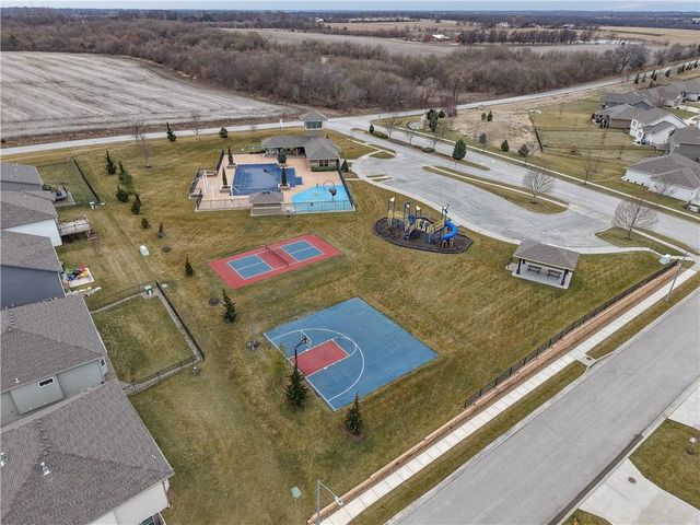 18610 Weaver Street, Spring Hill, KS 66083