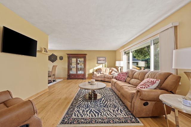 1236 Sandpiper Lane, Naperville, IL 60540