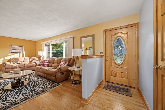 1236 Sandpiper Lane, Naperville, IL 60540