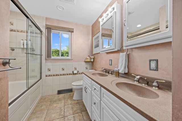 1236 Sandpiper Lane, Naperville, IL 60540
