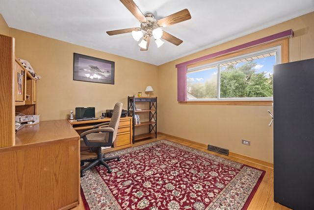 1236 Sandpiper Lane, Naperville, IL 60540