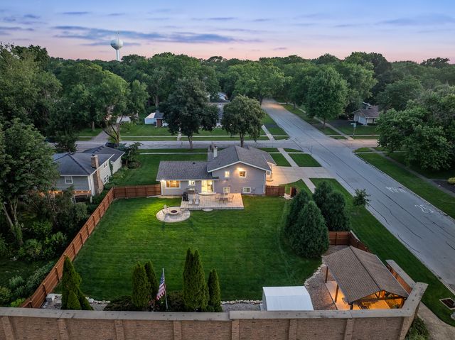 1236 Sandpiper Lane, Naperville, IL 60540