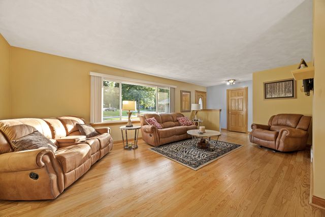 1236 Sandpiper Lane, Naperville, IL 60540