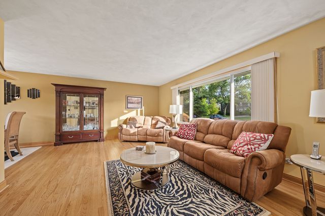 1236 Sandpiper Lane, Naperville, IL 60540