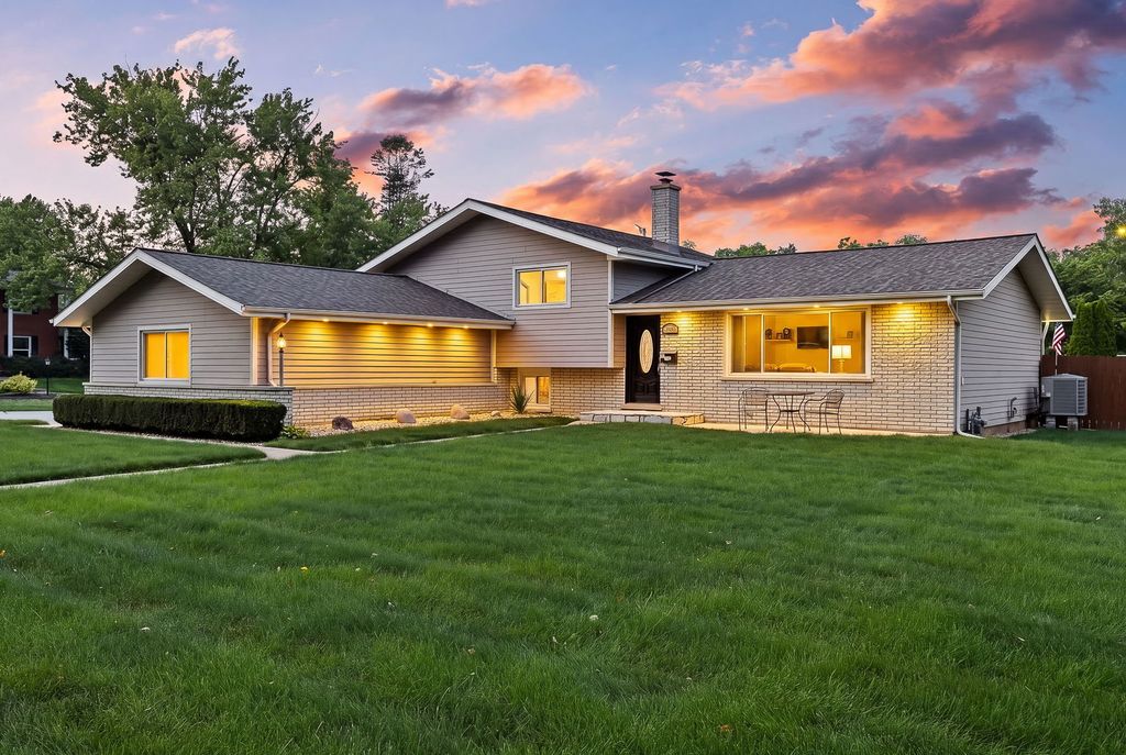 1236 Sandpiper Lane, Naperville, IL 60540