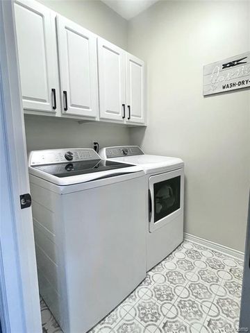 129 E Parent Avenue, Royal Oak, MI 48067