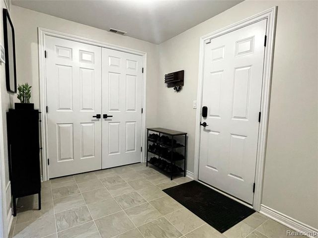 129 E Parent Avenue, Royal Oak, MI 48067