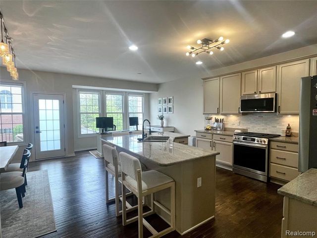 129 E Parent Avenue, Royal Oak, MI 48067