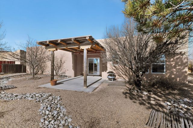 6939 Golden Mesa, Santa Fe, NM 87507