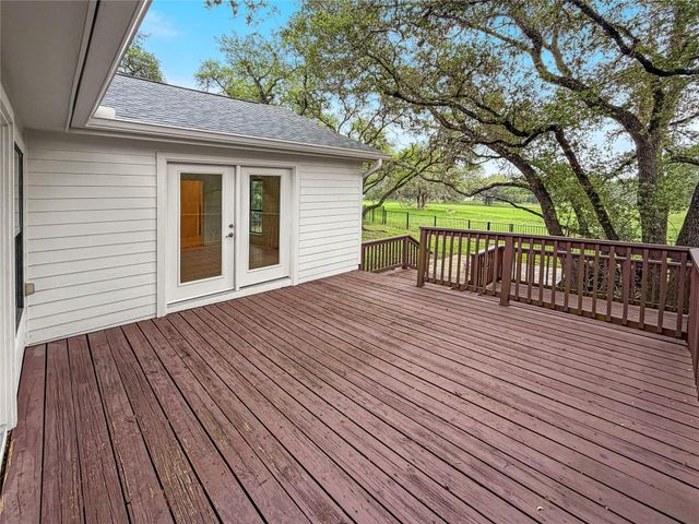 34 Pebblebrook LN, Wimberley, TX 78676
