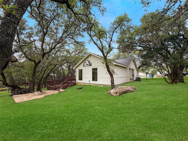 34 Pebblebrook LN, Wimberley, TX 78676
