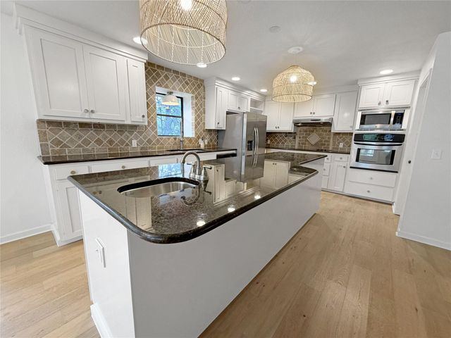 34 Pebblebrook LN, Wimberley, TX 78676
