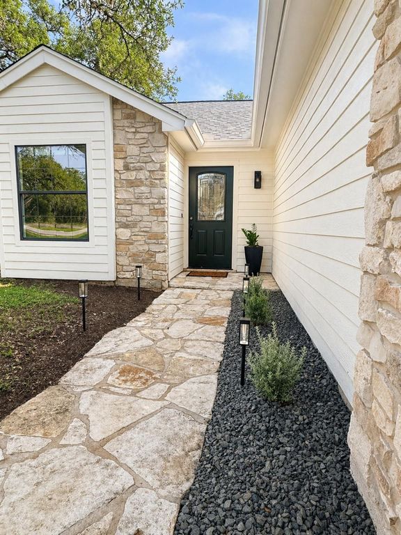 34 Pebblebrook LN, Wimberley, TX 78676