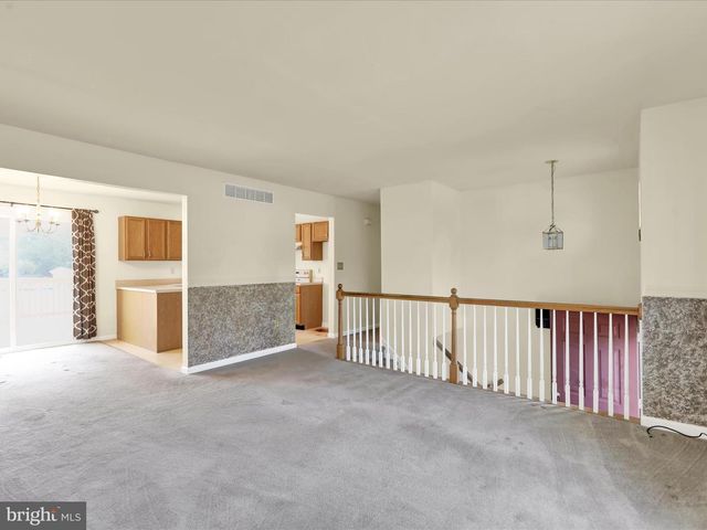 25 WAXWOOD RD, Shoemakersville, PA 19555
