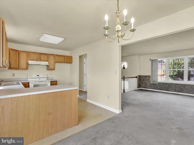 25 WAXWOOD RD, Shoemakersville, PA 19555