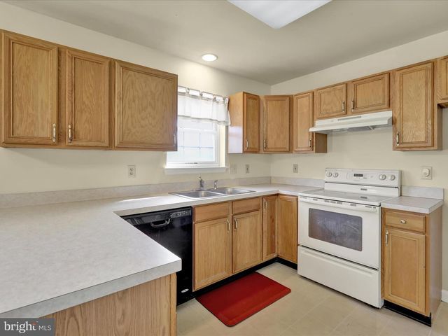 25 WAXWOOD RD, Shoemakersville, PA 19555