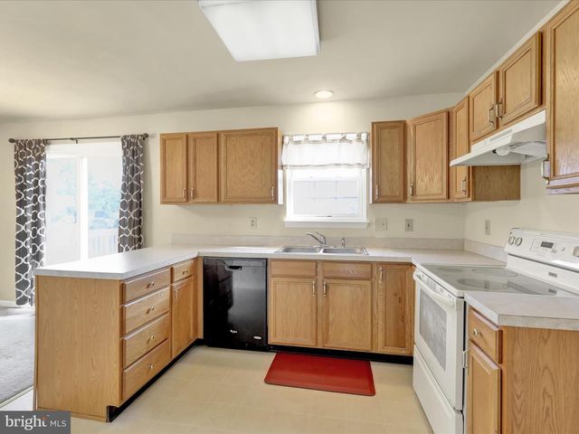 25 WAXWOOD RD, Shoemakersville, PA 19555