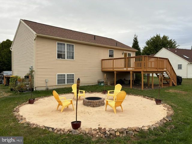 25 WAXWOOD RD, Shoemakersville, PA 19555