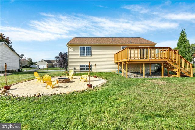 25 WAXWOOD RD, Shoemakersville, PA 19555