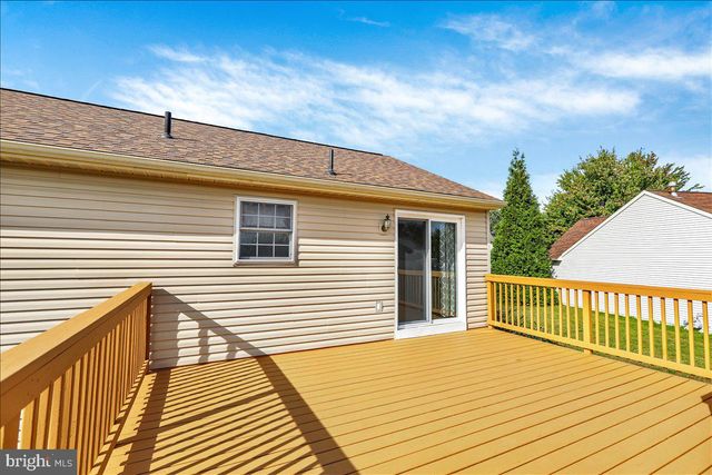 25 WAXWOOD RD, Shoemakersville, PA 19555
