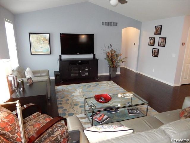 30216 Bradmore Road, Warren, MI 48092