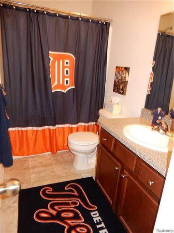 30216 Bradmore Road, Warren, MI 48092