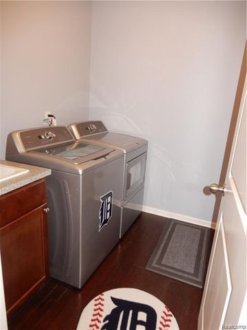 30216 Bradmore Road, Warren, MI 48092