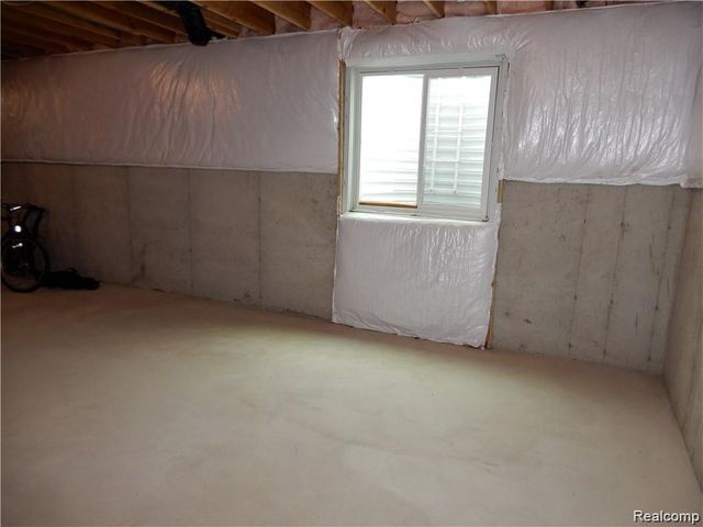 30216 Bradmore Road, Warren, MI 48092