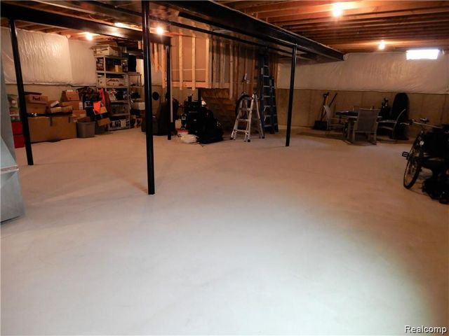 30216 Bradmore Road, Warren, MI 48092