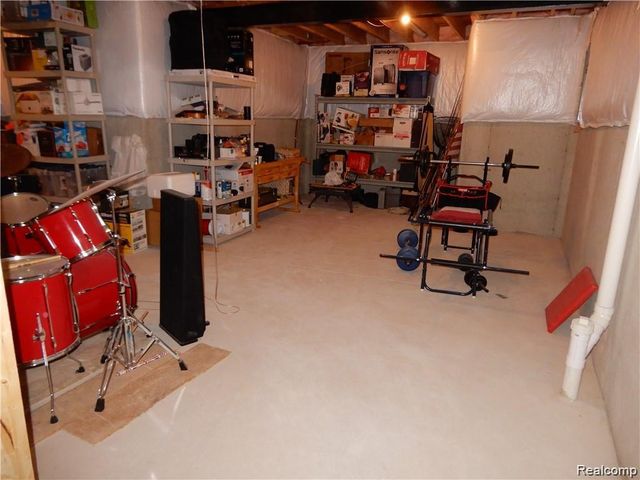 30216 Bradmore Road, Warren, MI 48092