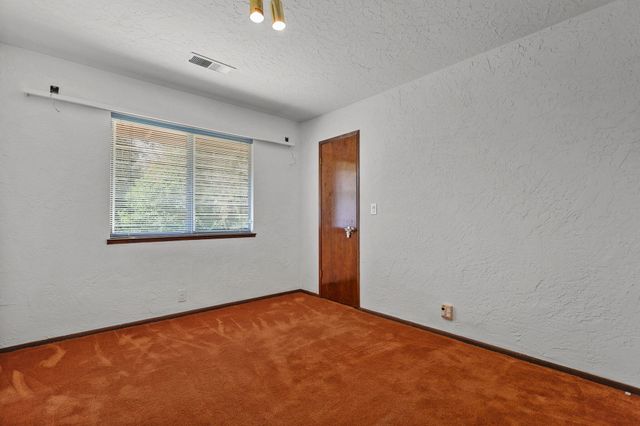 20138 Busch Court, Redding, CA 96002