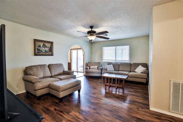 712 Wilkinson Drive, Moore, OK 73160