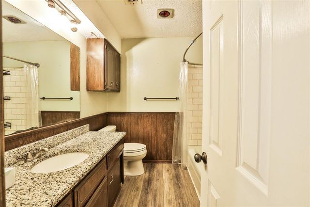 712 Wilkinson Drive, Moore, OK 73160