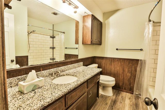 712 Wilkinson Drive, Moore, OK 73160