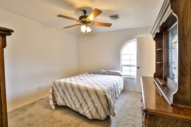 712 Wilkinson Drive, Moore, OK 73160