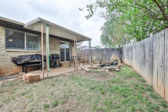 712 Wilkinson Drive, Moore, OK 73160