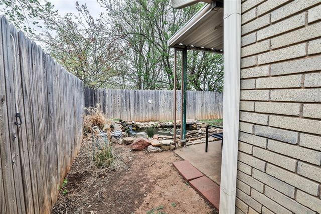 712 Wilkinson Drive, Moore, OK 73160